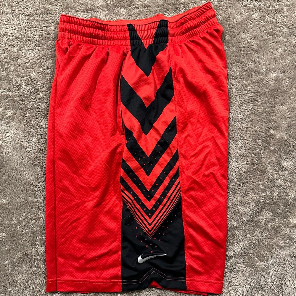 Nike large men’s basketball shorts